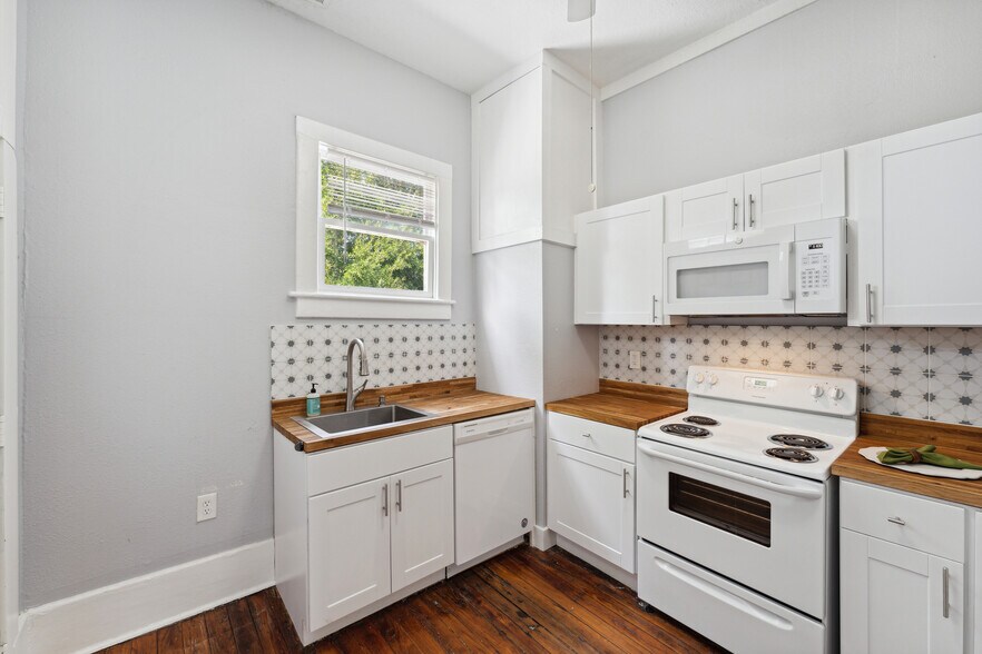Dishwasher ! - 11 E 39th St