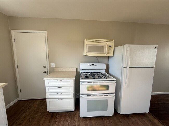 Building Photo - 1908 W 47th Pl