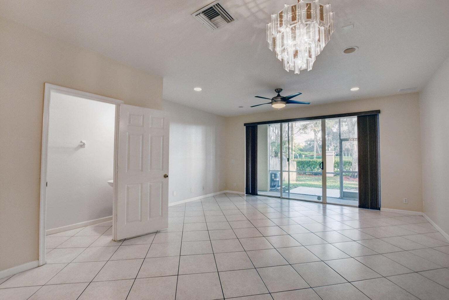 Building Photo - 8171 Bellagio Ln