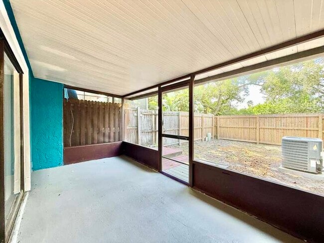 Building Photo - 2820 S Pines Dr