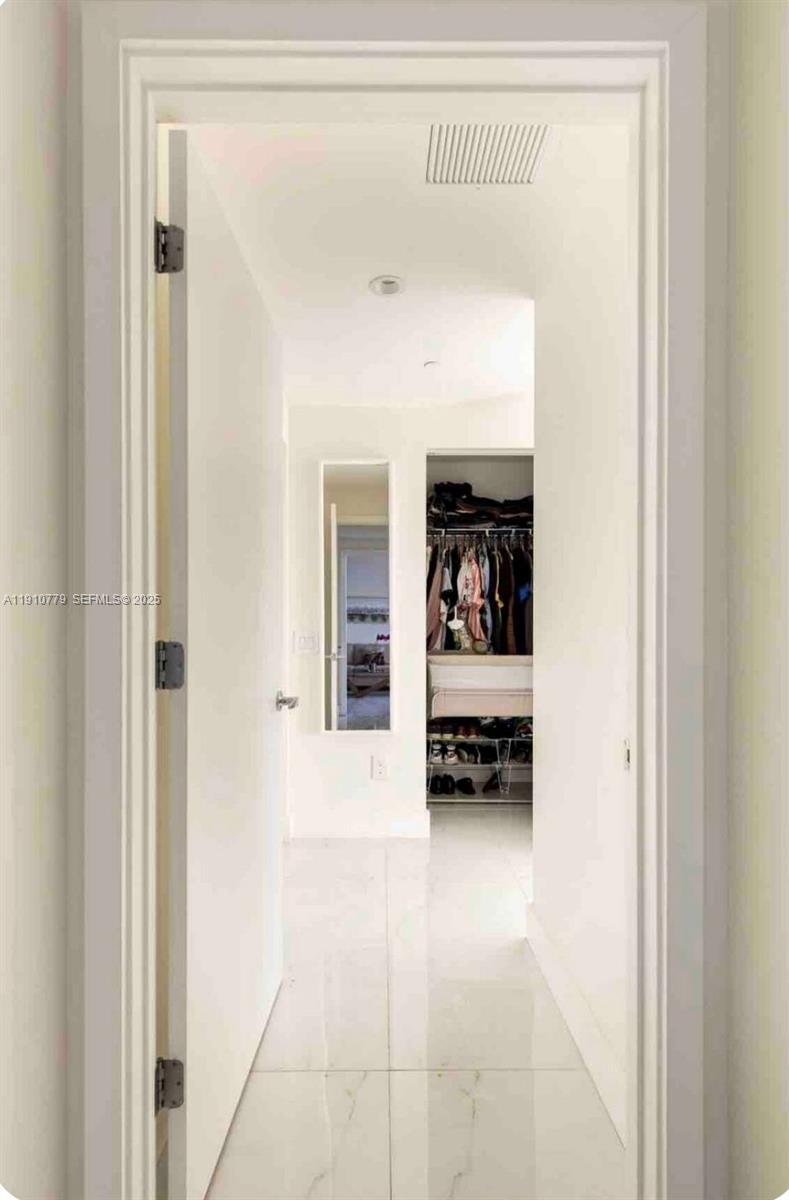 Building Photo - 501 NE 31st St