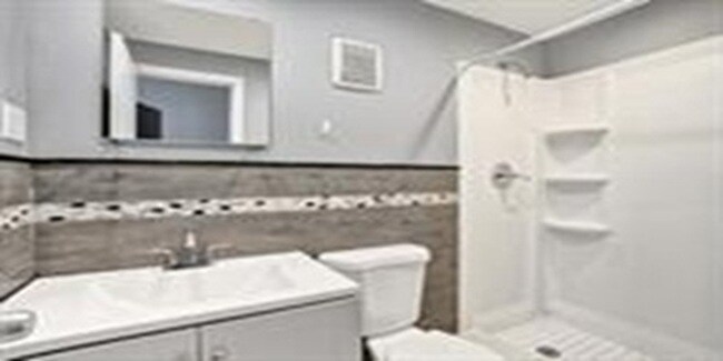 Building Photo - 4670 SW 25th Ave