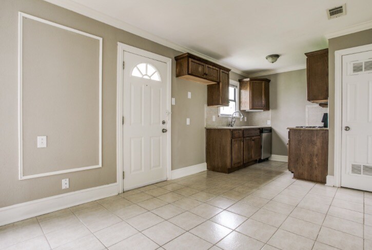 Building Photo - 417 E Holley St