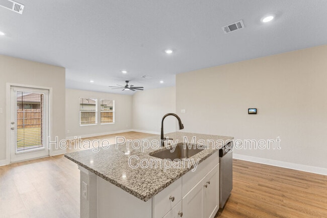 Building Photo - 1428 Redwood Crk