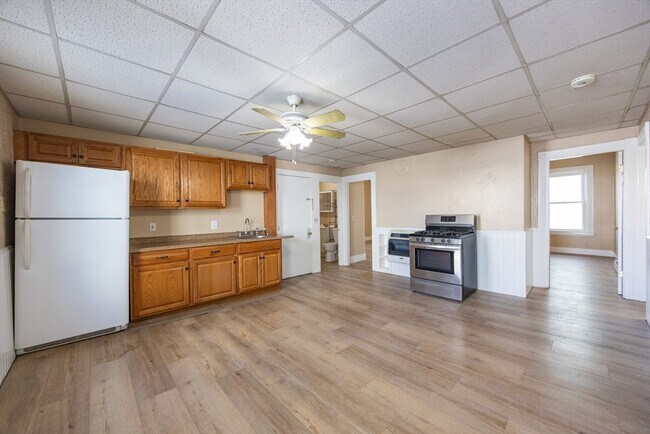 Building Photo - 28 Richmond St