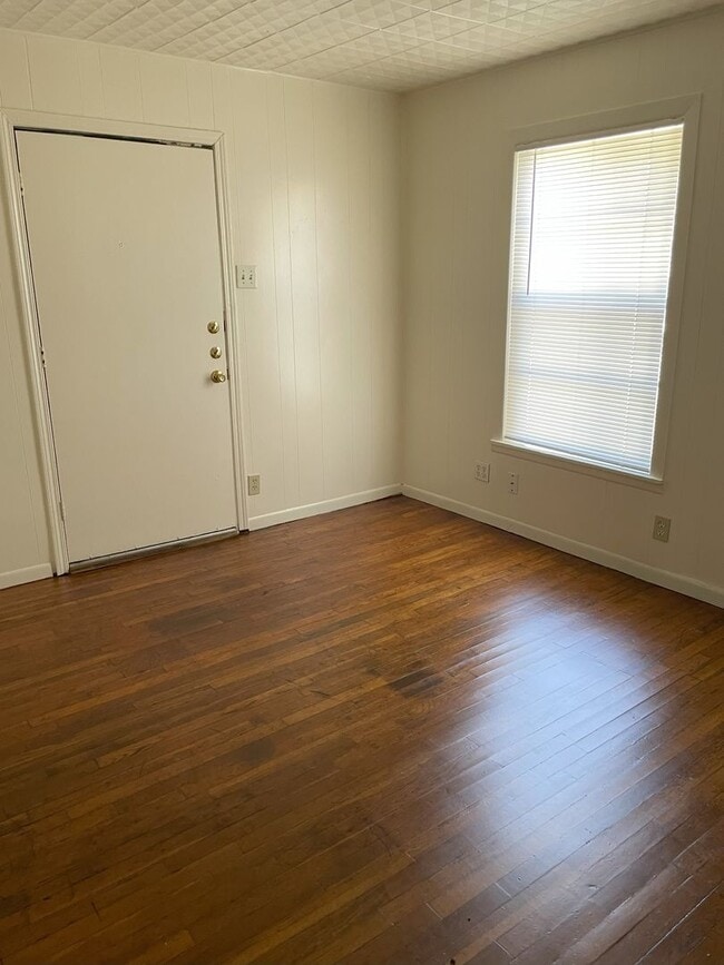 Building Photo - Move in Ready - S. 53rd St Temple Texas