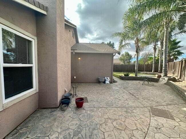 Building Photo - Single Story 3 Bed, 2 Bath in Brentwood