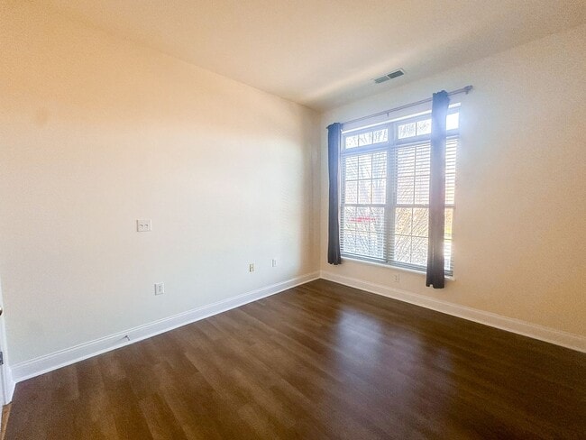 Building Photo - 450 E Ohio Unit 117