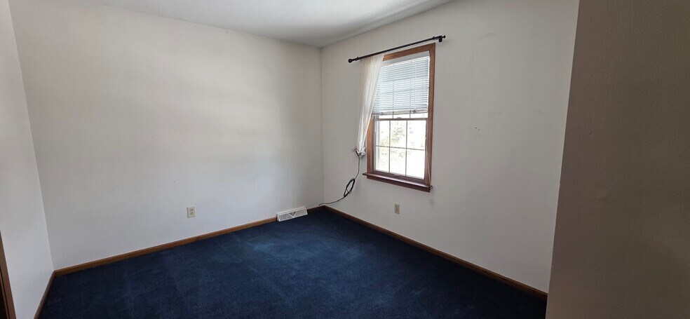 Building Photo - 5635 London Dr