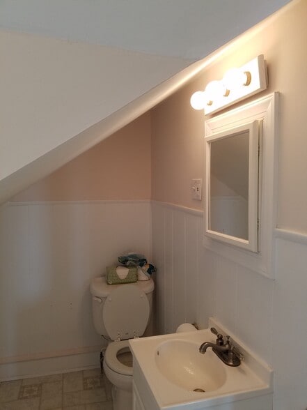 Building Photo - 112 E 25th Ave