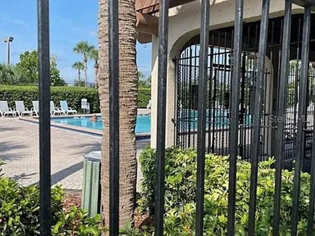 Building Photo - 2 bedrooms and 2 bathrooms Home in Kissimmee
