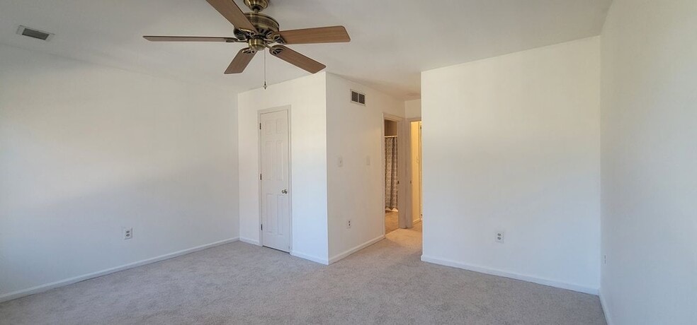 Building Photo - 10 Woodfield Dr