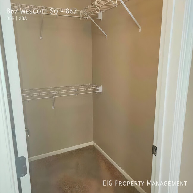 Building Photo - 867 Wescott Square