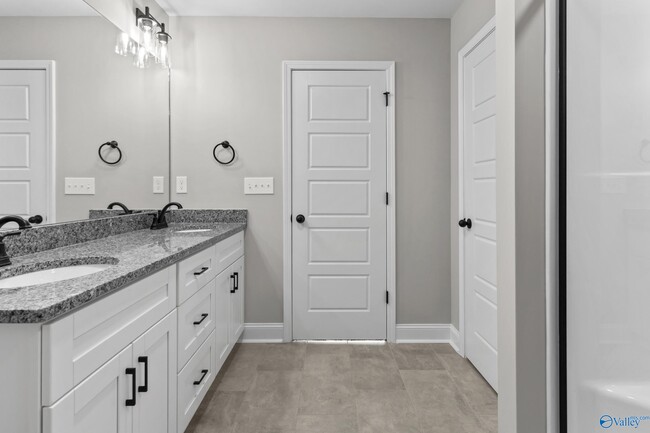 Building Photo - 245 Susan Lynn Dr