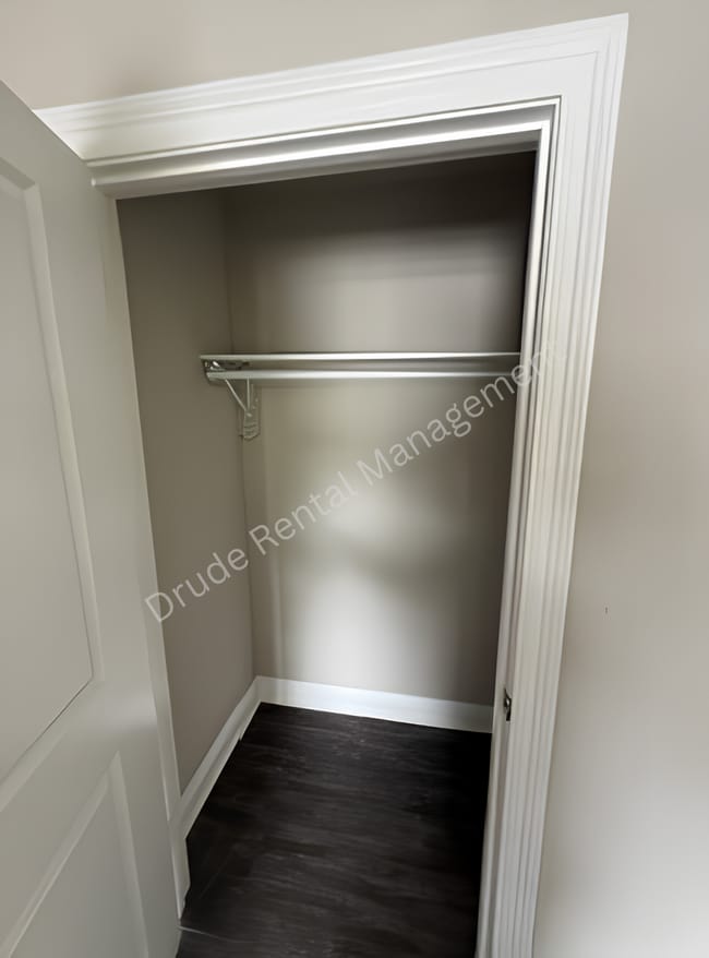 Building Photo - Remodel and Charming Home