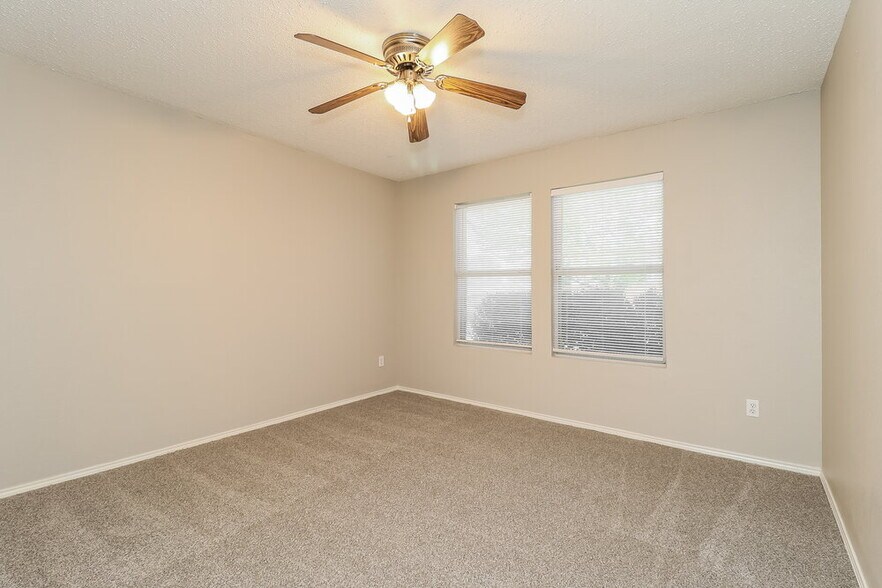 Building Photo - 5112 Royal Burgess Dr