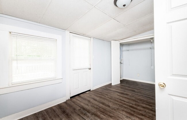 Building Photo - 917 Watt St