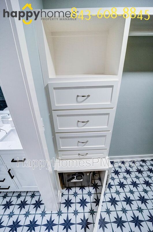 Building Photo - 2011 N Hwy 17