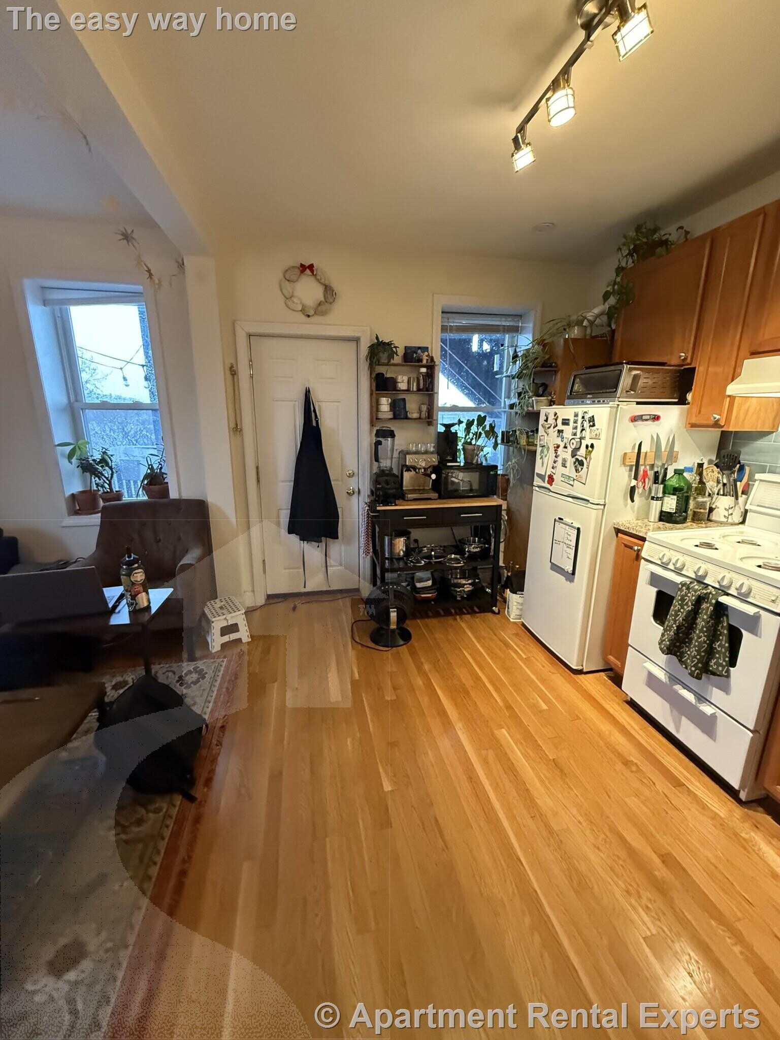 Building Photo - 1054 Cambridge St