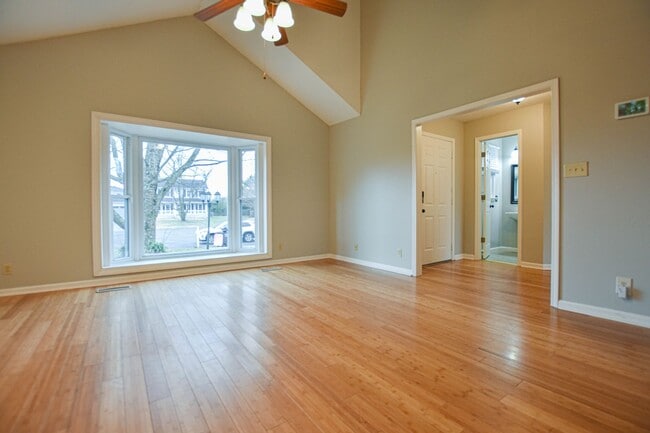 Building Photo - Pet Friendly Three Bedroom!
