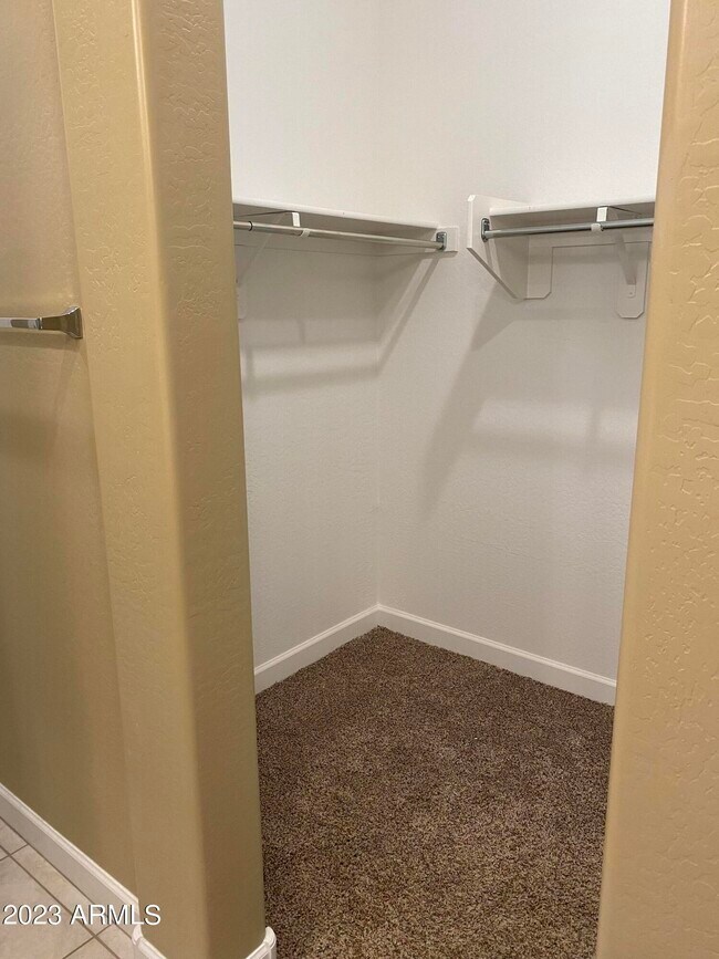 Building Photo - 1367 S Country Club Dr