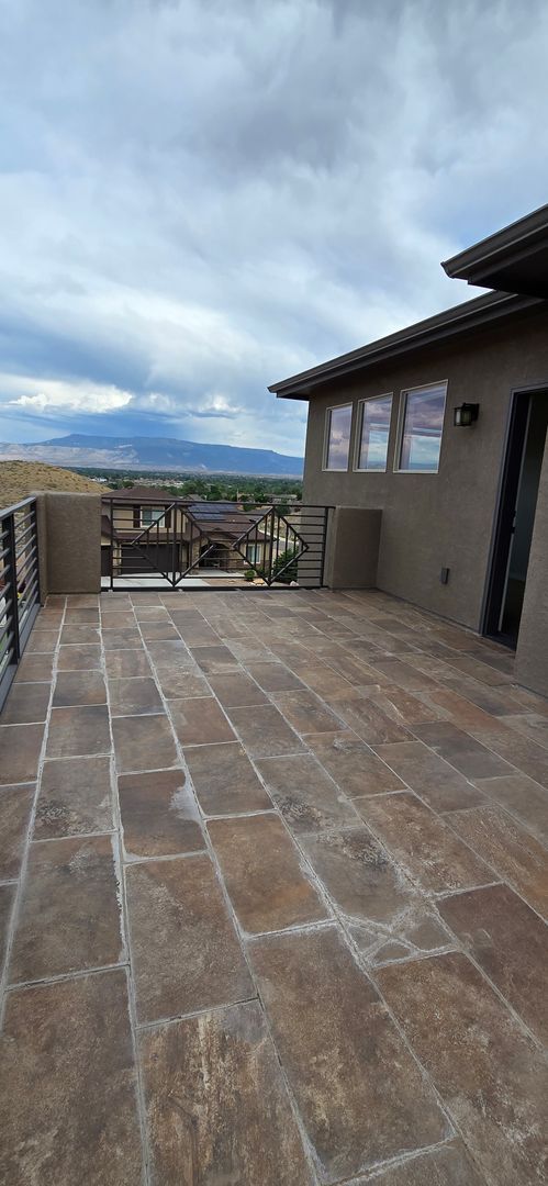 Building Photo - Stunning 3-BR Home with Views, Upgrades, & Oversized Garage!