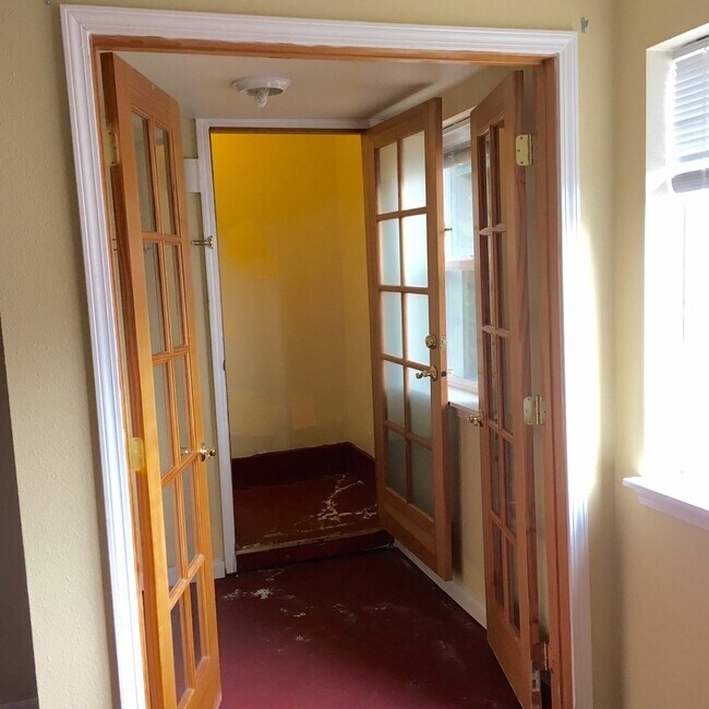 Building Photo - $4900 / 6br - University/ Wallingford House! 6BR/3BTH