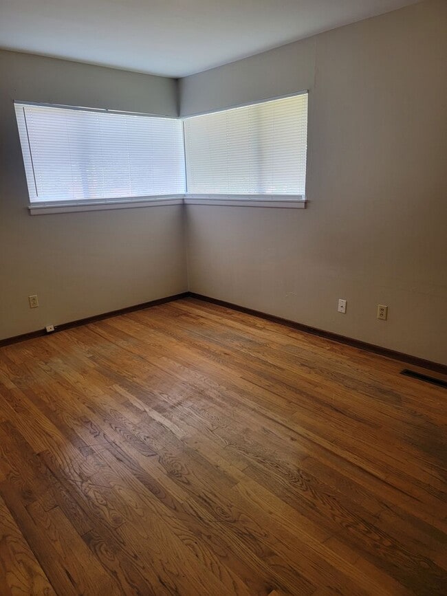 Building Photo - Affordable Lakewood 3 bedroom Rambler