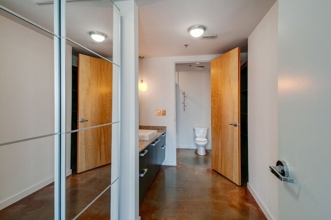 Building Photo - 600 12th Ave S