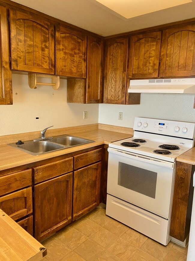 Building Photo - 1528 North Ct