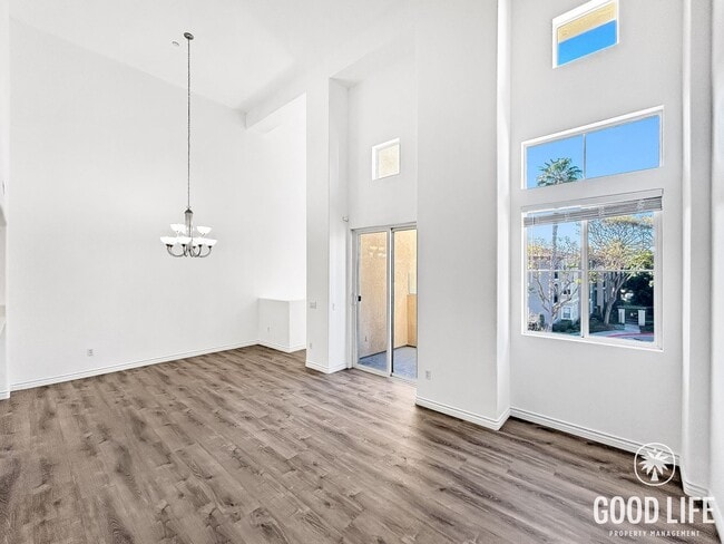 Building Photo - Beautiful 3BD/3BA W/ A/C, Attached Garage, and Community Pool in Kearny Mesa!