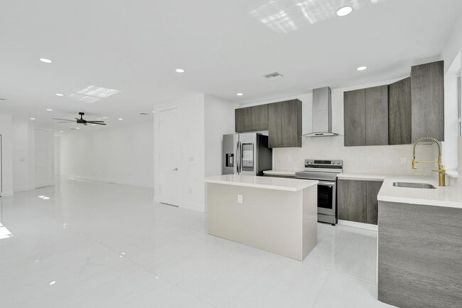 Building Photo - 1213 W Las Olas Blvd