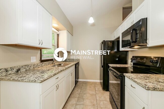 Building Photo - 3 Bedroom Pet-Friendly Home in Shawnee, KS with Main Street Renewal