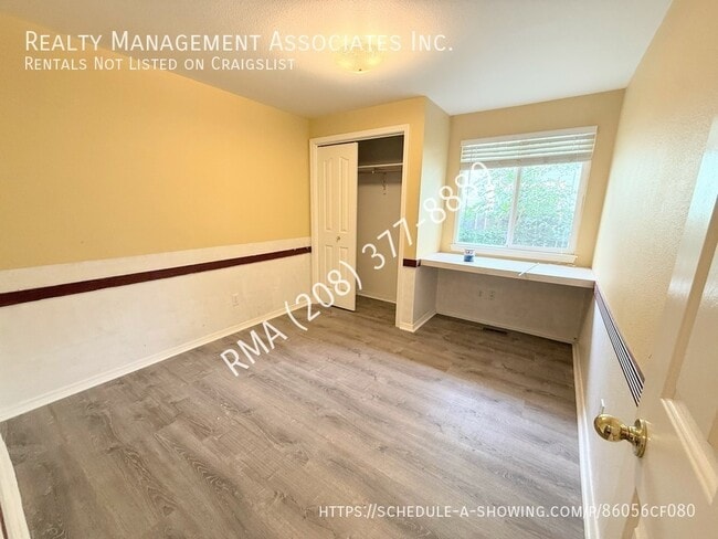Building Photo - 2859 N Columbine Ave