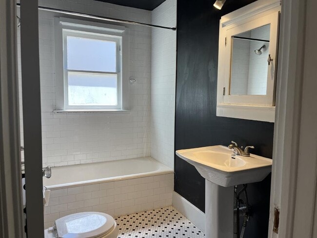 Building Photo - 1141 NW 43rd St