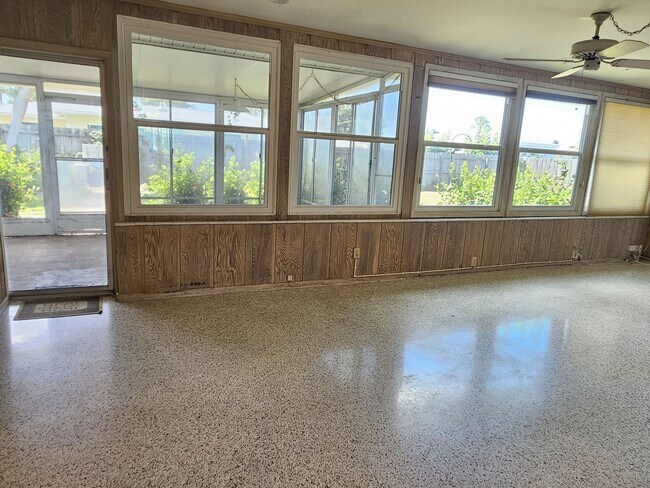 Building Photo - 264 Glen Oak Rd