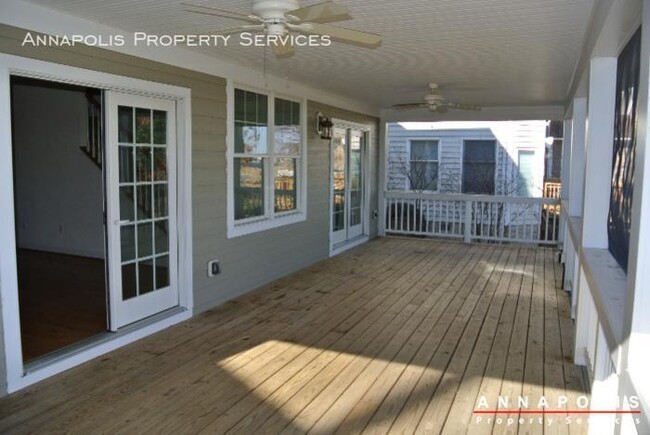 Building Photo - 7025 bay front drive