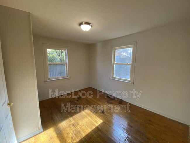 Building Photo - 126 Forest Ave