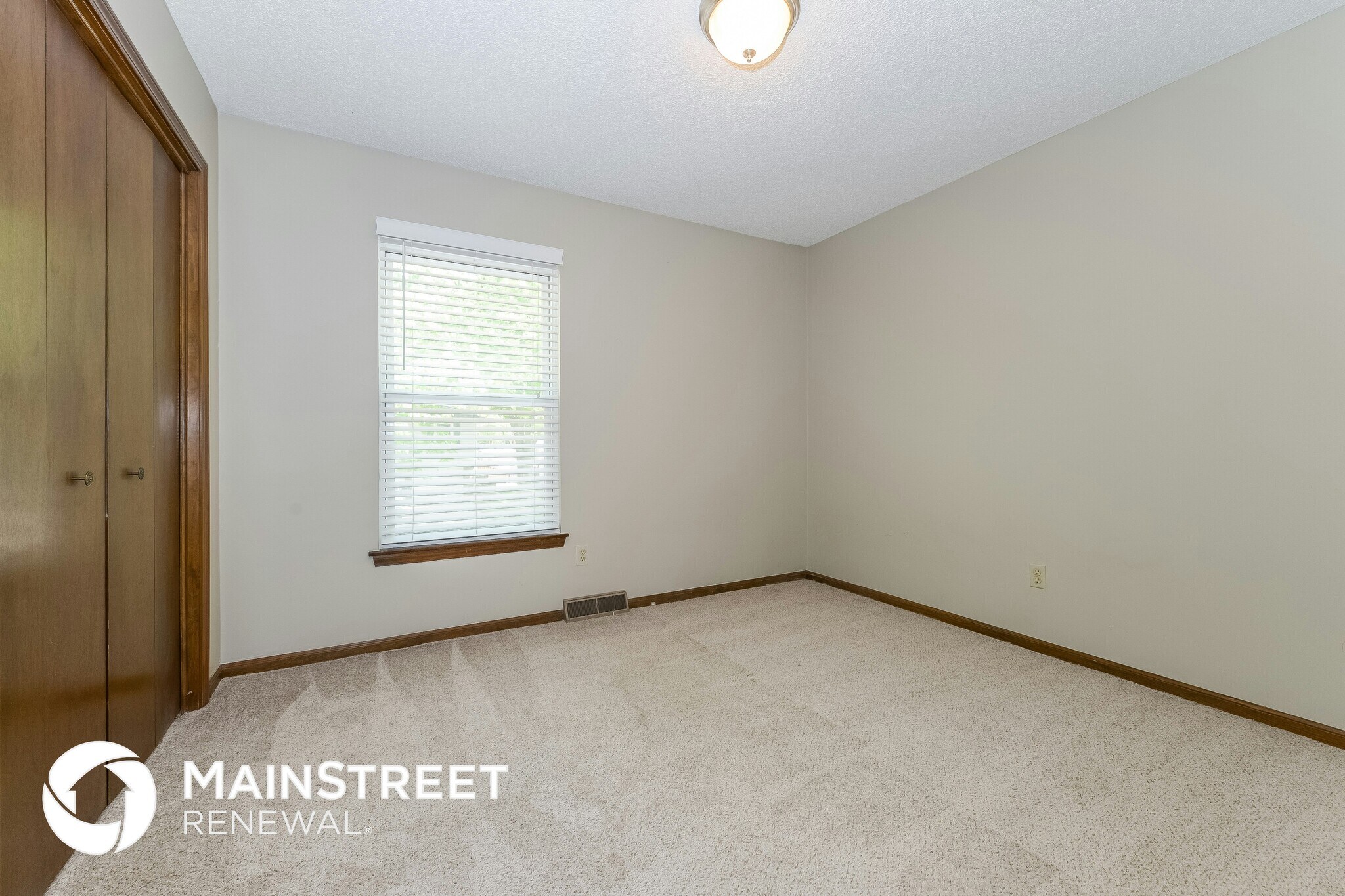 Building Photo - 5016 S Kendall Dr