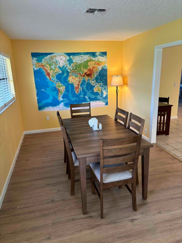 Building Photo - 2022 Royal Palm Dr