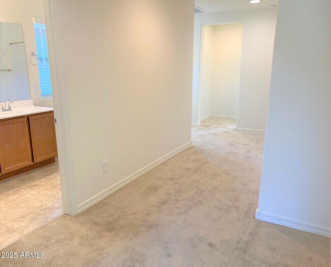 Building Photo - 3916 S 58th Ln