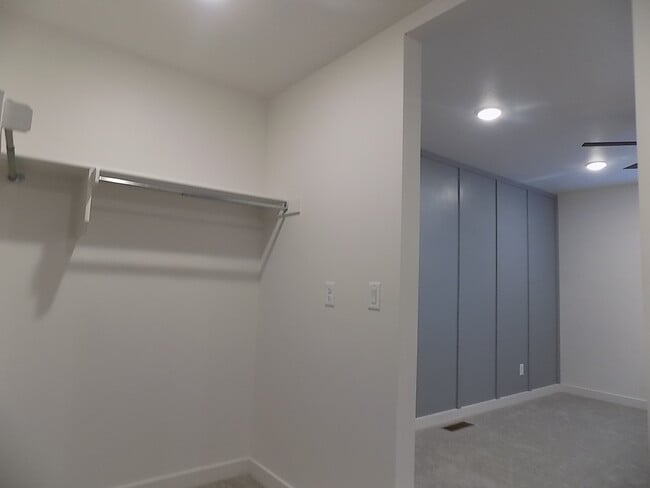 Building Photo - 63 E Hamblin Ln