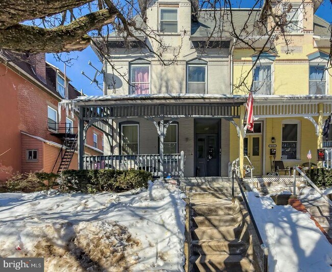 Building Photo - 419 Woodward St