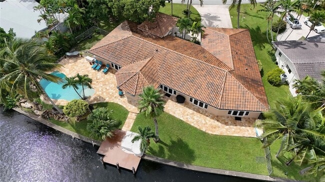 Building Photo - 1925 Coral Gardens Dr