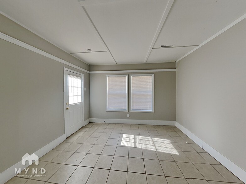 Building Photo - 6340 Yorkshire Cove