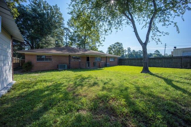 Building Photo - 17411 Strack Dr E
