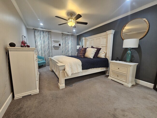 Building Photo - 2737 Celia Ave