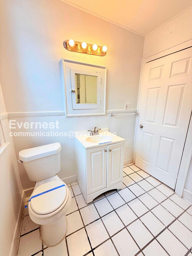 Building Photo - 14393 Strathmoor St