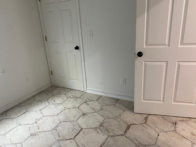 Building Photo - 1618 8th St