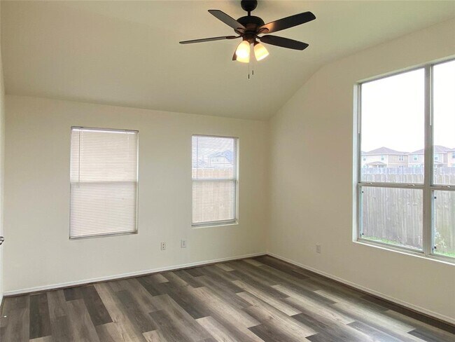 Building Photo - 5634 Park Village Dr